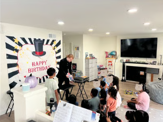 Party magician Los Angeles performing for children at a private party | Altus Entertainment